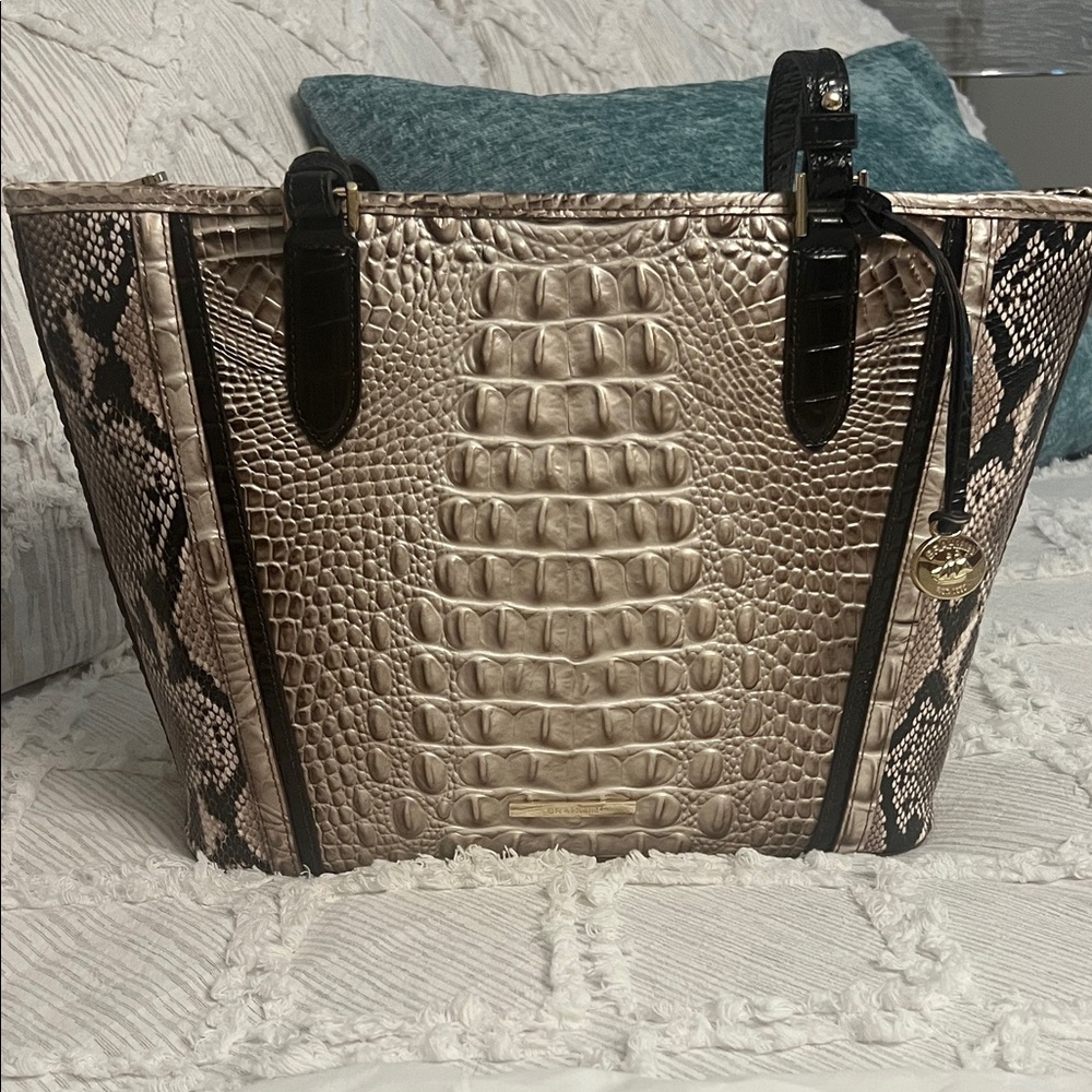 Brahmin Medium Asher, Alabaster Fontaine